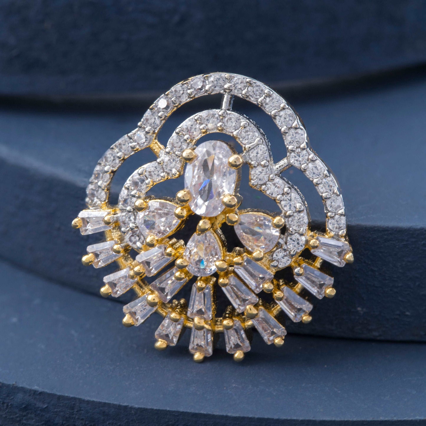 Seyfert Stud Earrings - Enamoux