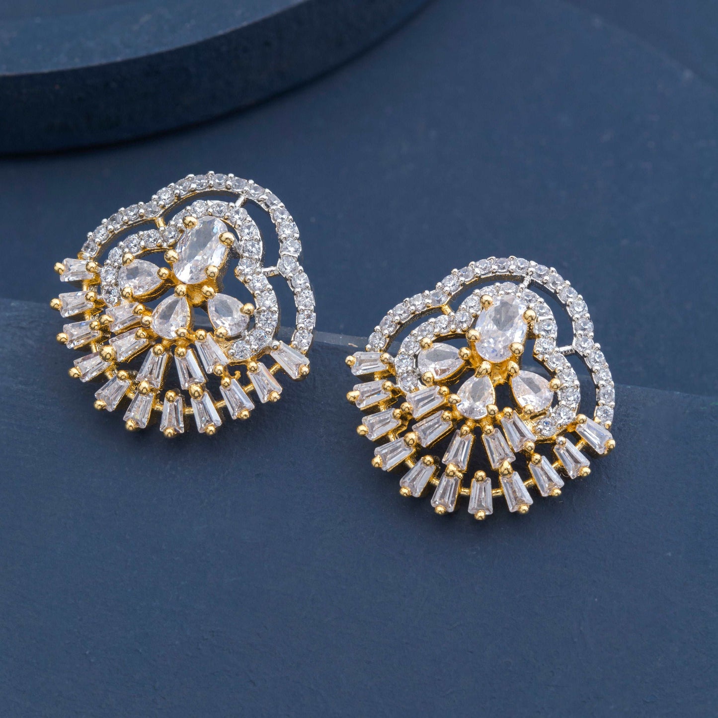 Seyfert Stud Earrings - Enamoux