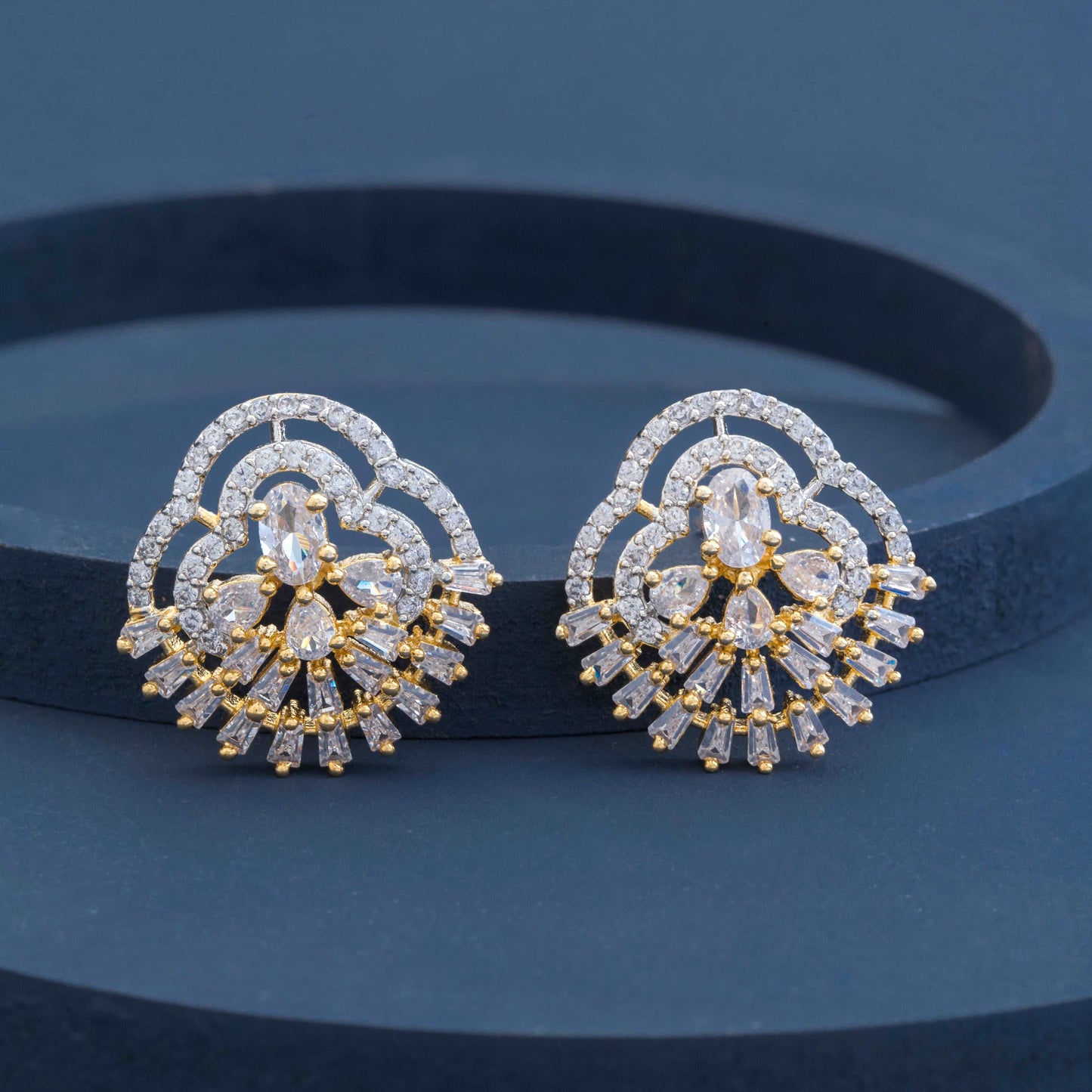 Seyfert Stud Earrings - Enamoux
