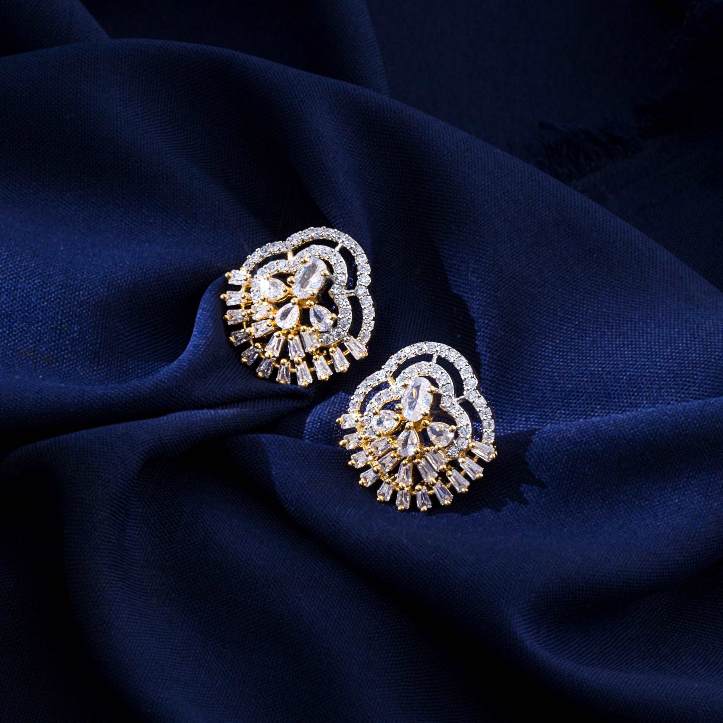 Seyfert Stud Earrings - Enamoux