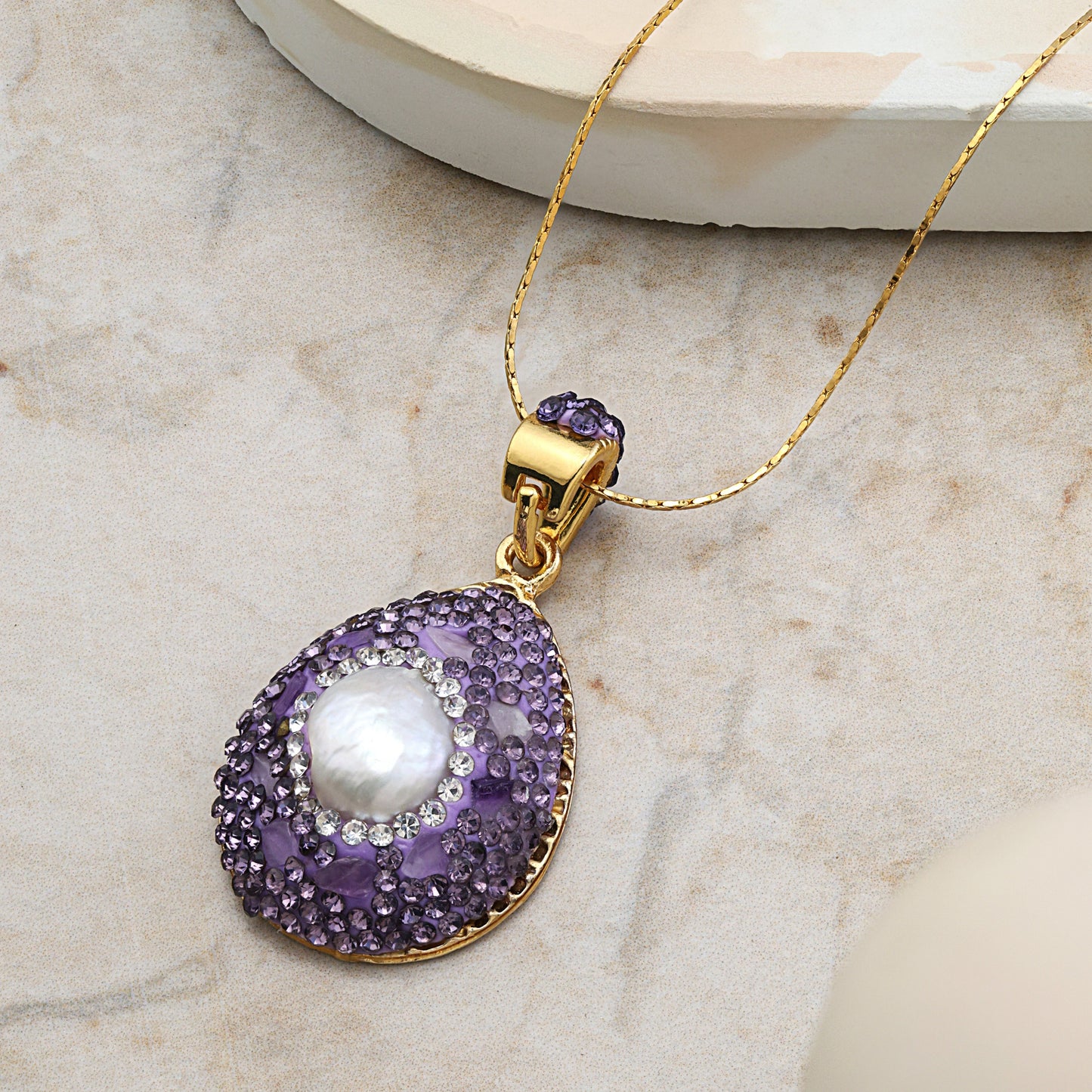 pearl pendant necklace