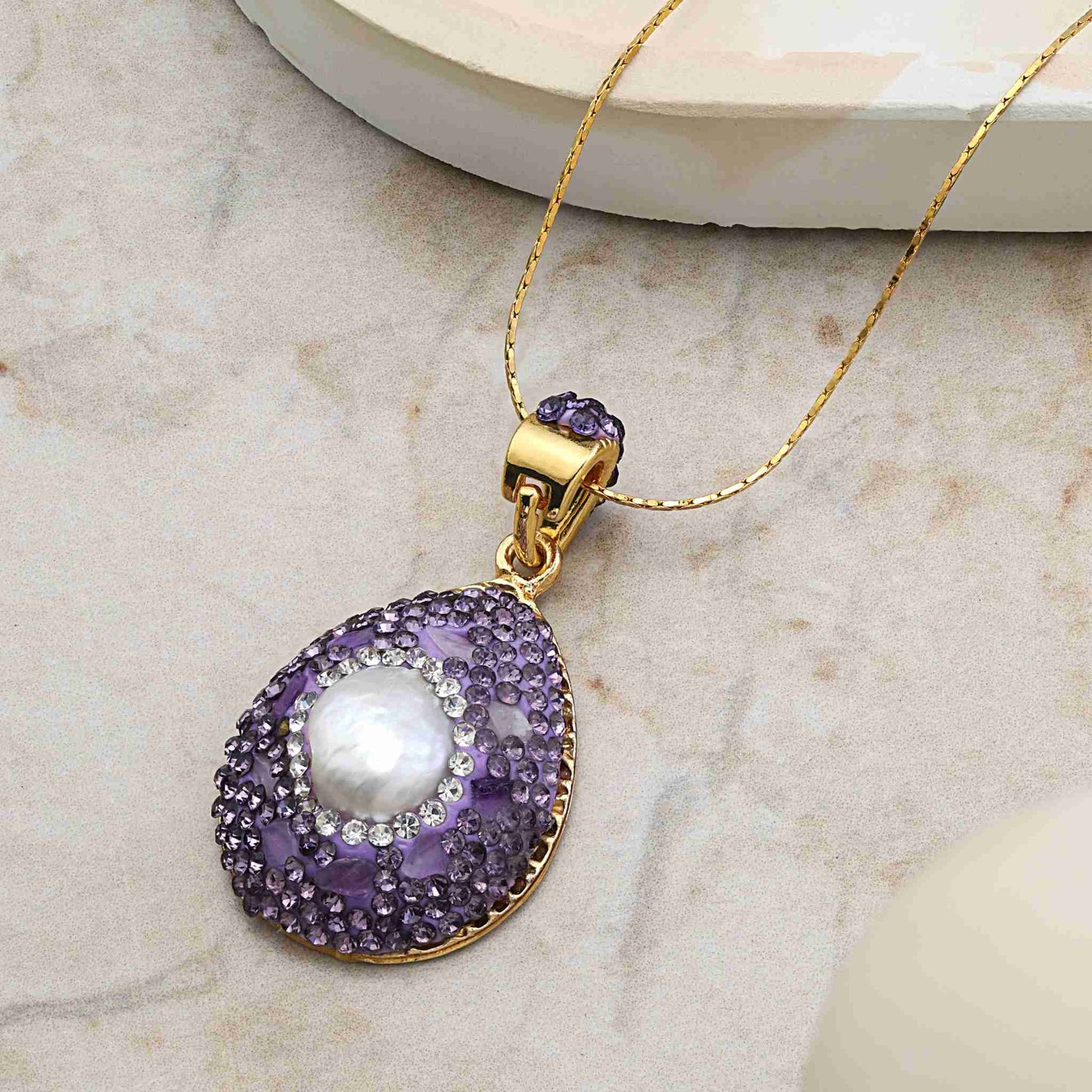 pearl pendant necklace