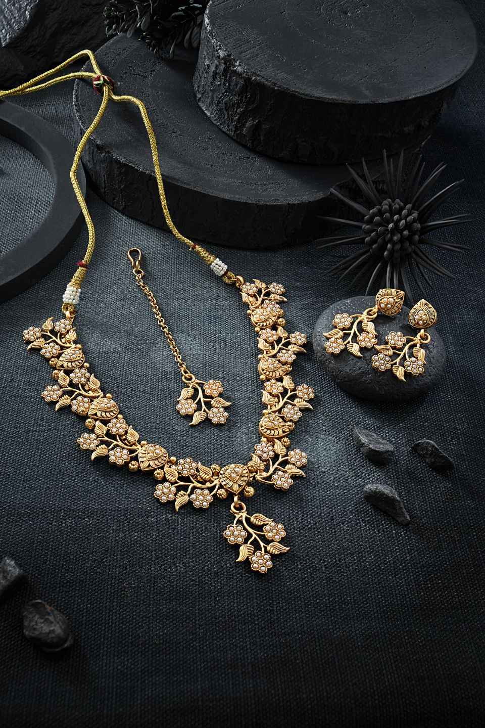 Riwaaz - Rajwadi Choker Necklace Set