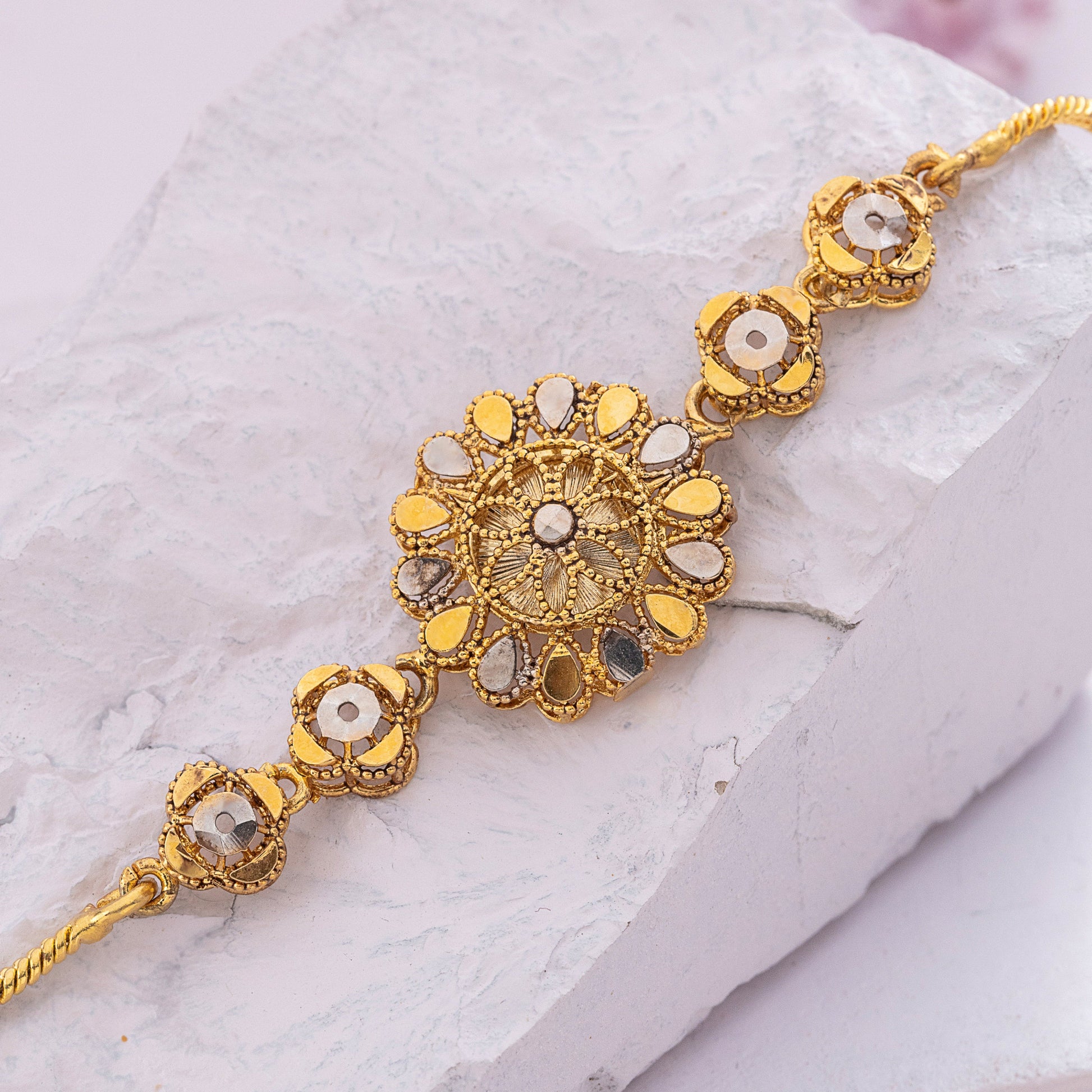 flora chain bracelet