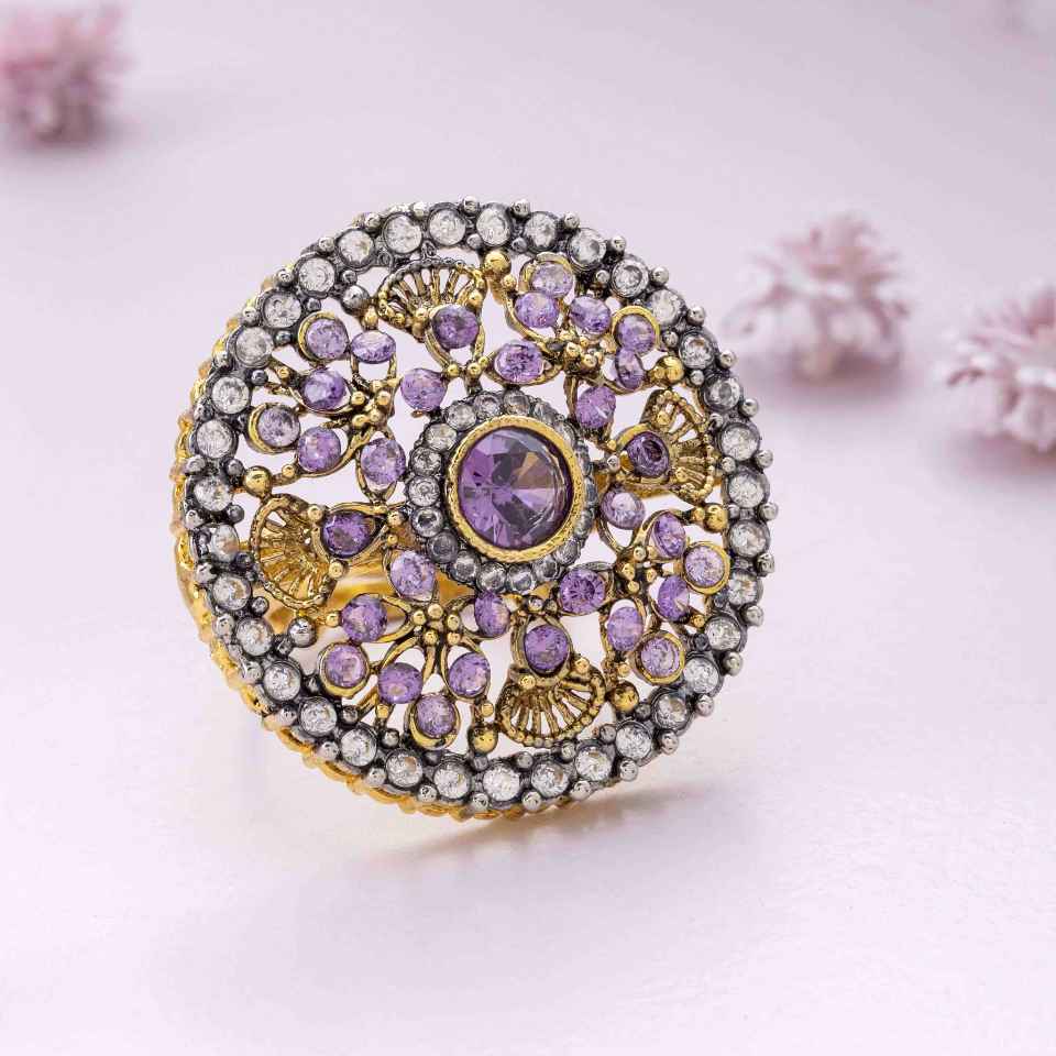 medallion zircon ring